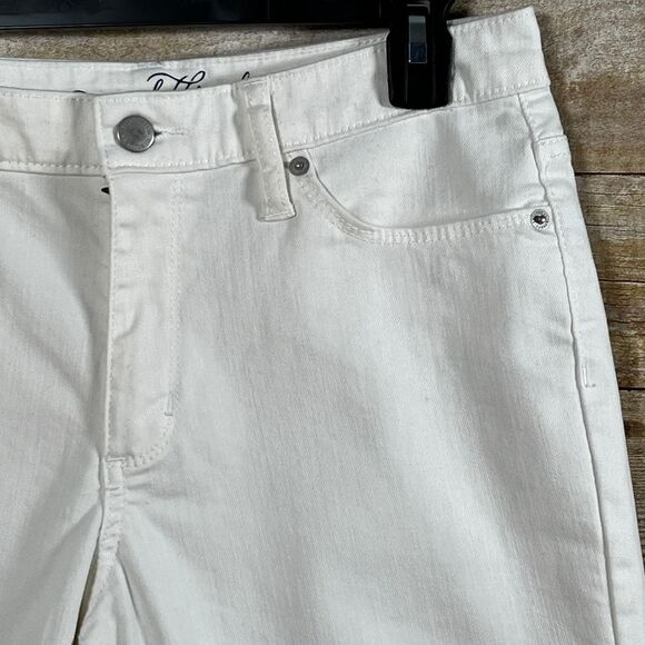 UNIVERSAL THREAD HIGH RISE WHITE SIZE 6/28R CUFFED BERMUDA SHORTS CASUAL CLASSIC - Picture 4 of 5